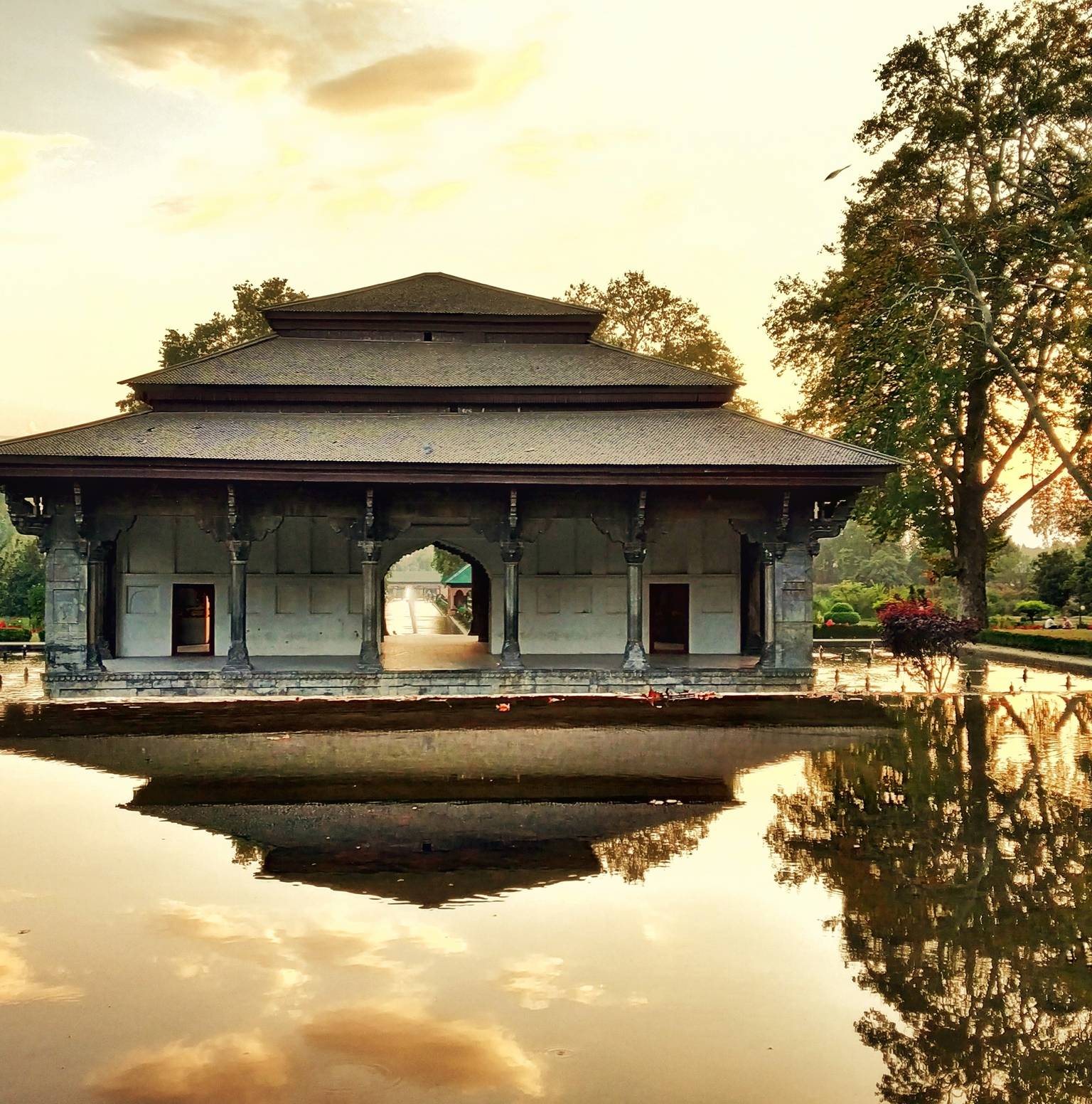 Srinagar Arrival/ Nishat Bagh/ Shalimar Bagh/ Mughal Garden — Srinagar