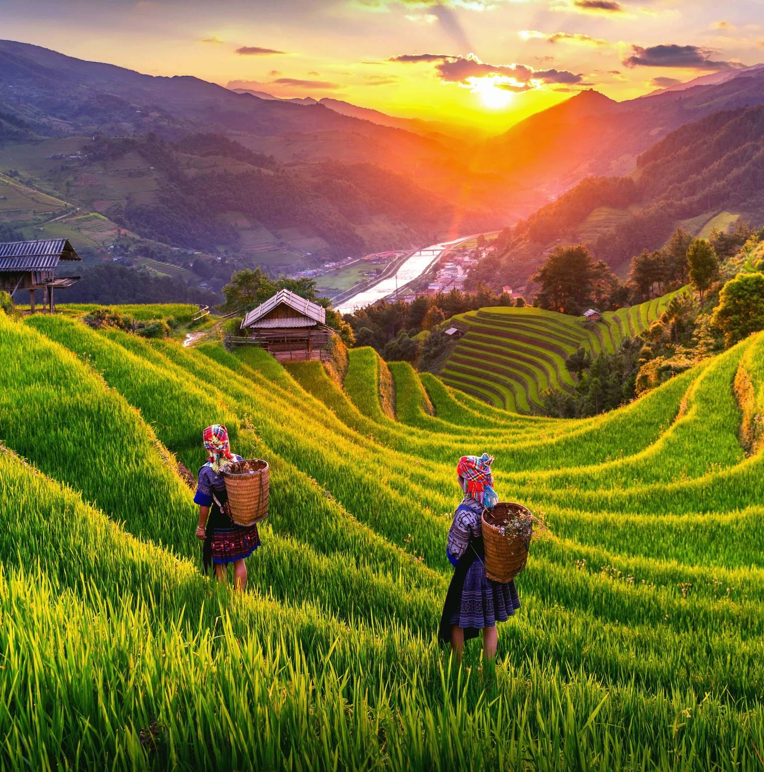 Hanoi - Travel to Sapa - Trekking to Cat Cat Village (B/L/D) - join a group tour, bus — Hanoi