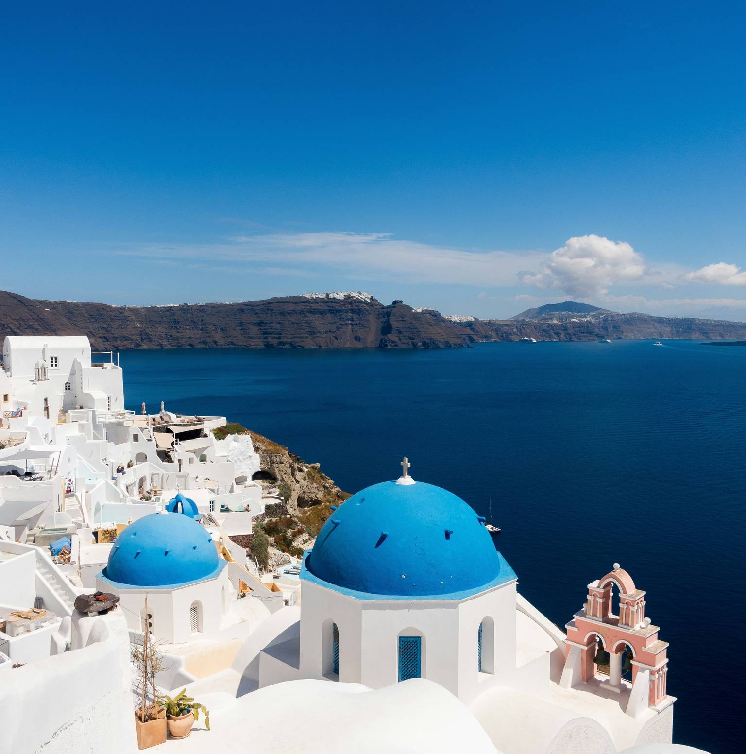 FROM MYKONOS TO MAGICAL SANTORINI — Santorini