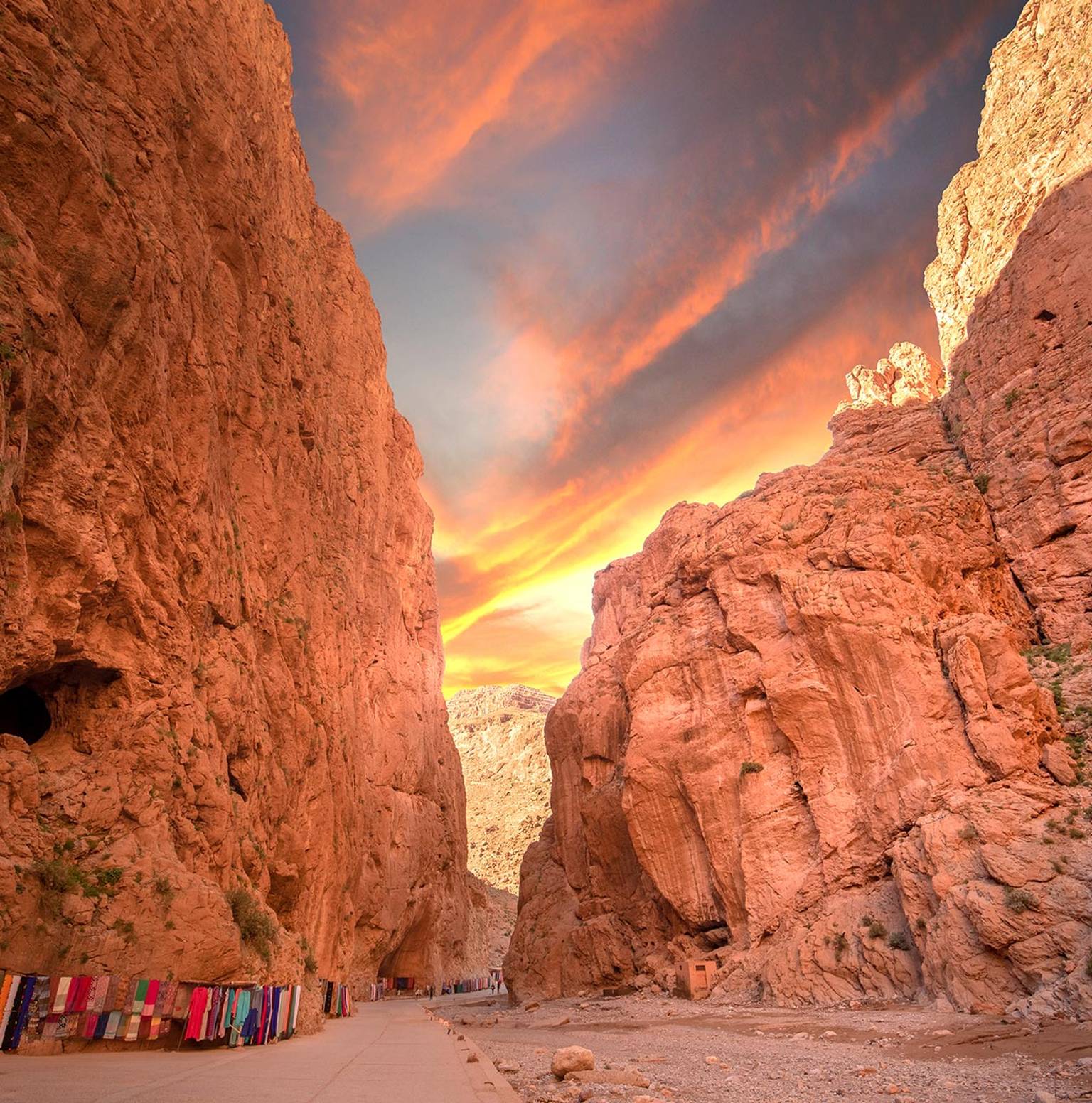 Dades Gorges - Todra Gorges - Erfoud - Merzouga Dunes — Boumalne Dades