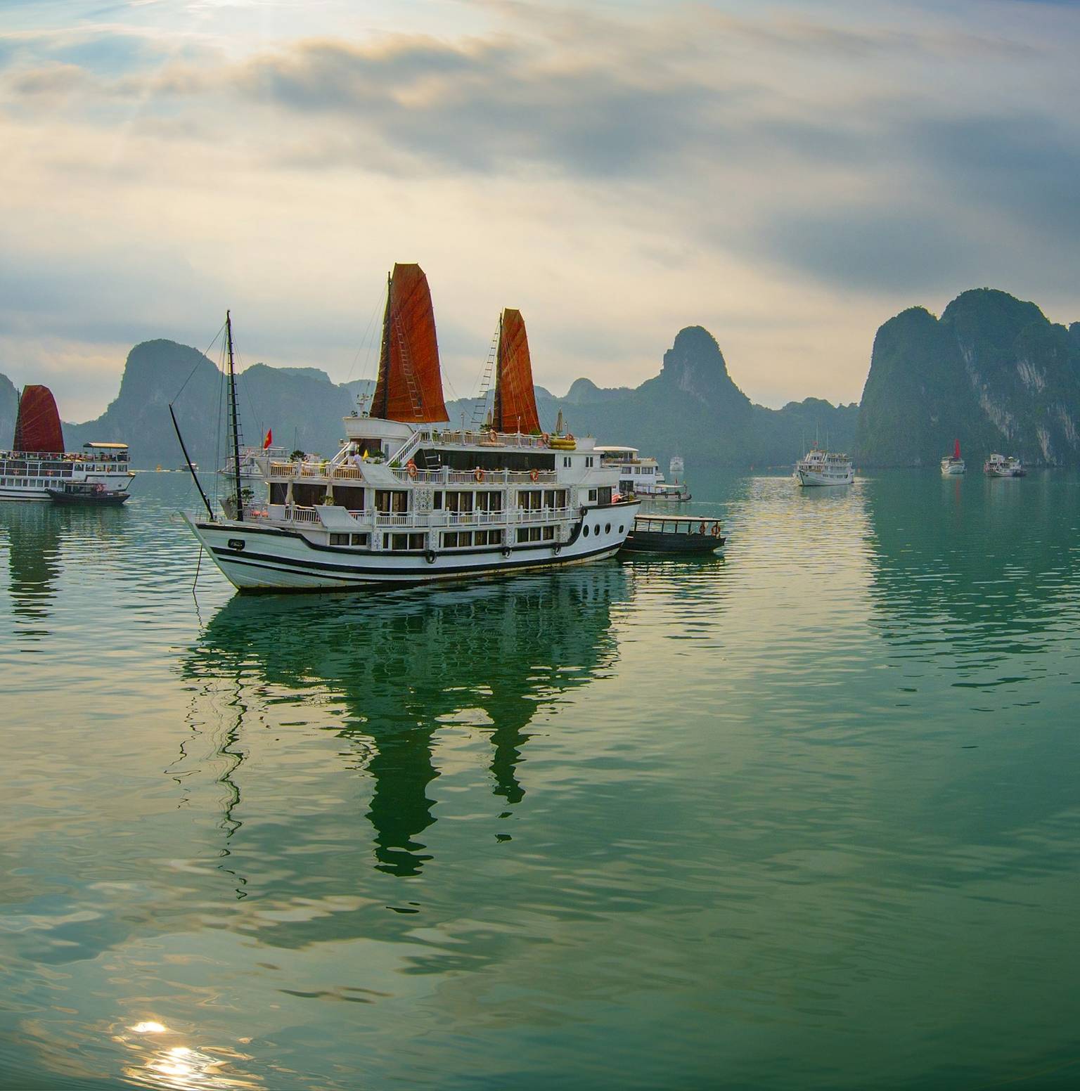 Hanoi - Halong bay - Overnight on cruise (B/L/D) — Hanoi