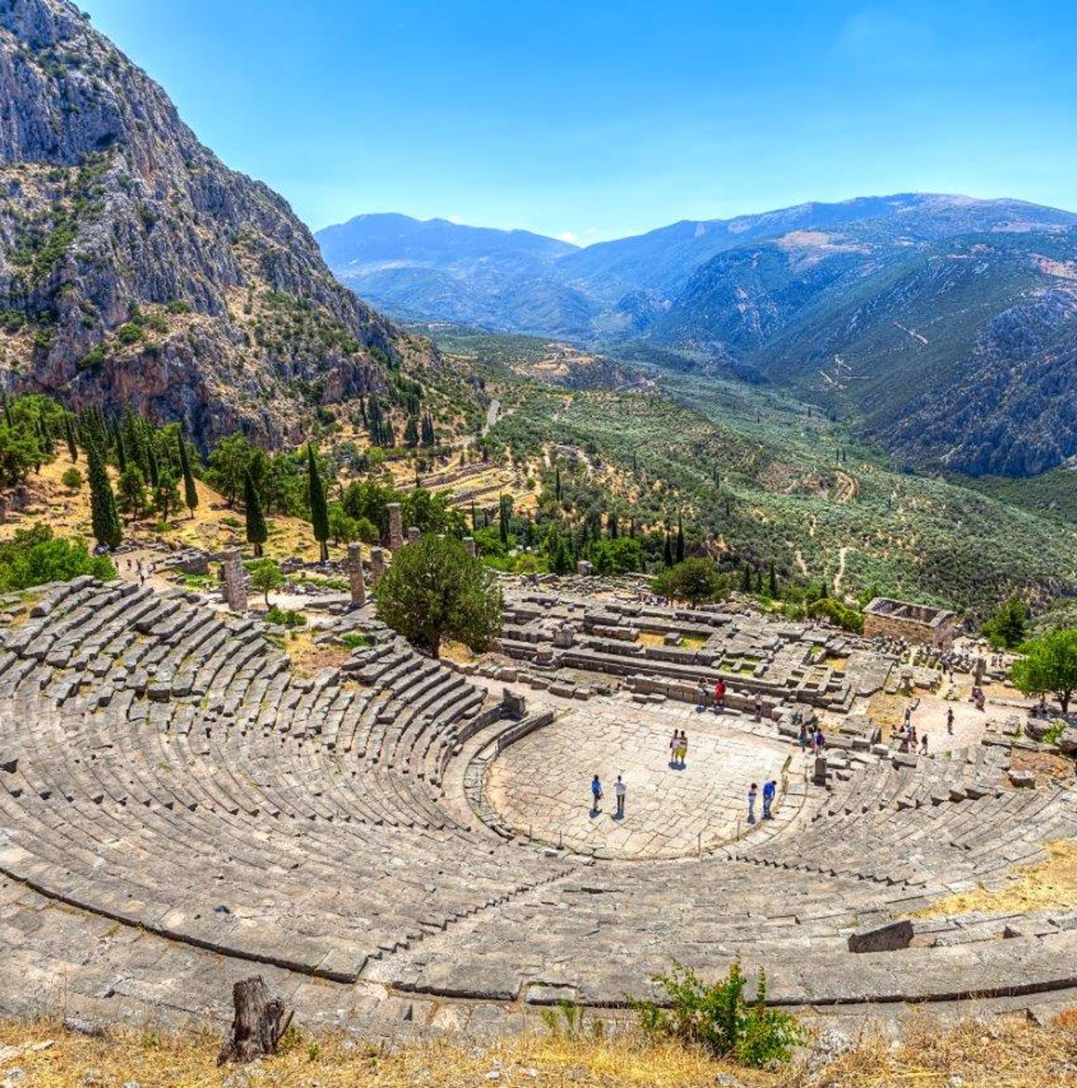 ATHENS – DELPHI – KALAMBAKA (420km– 5.5hrs) — Athens