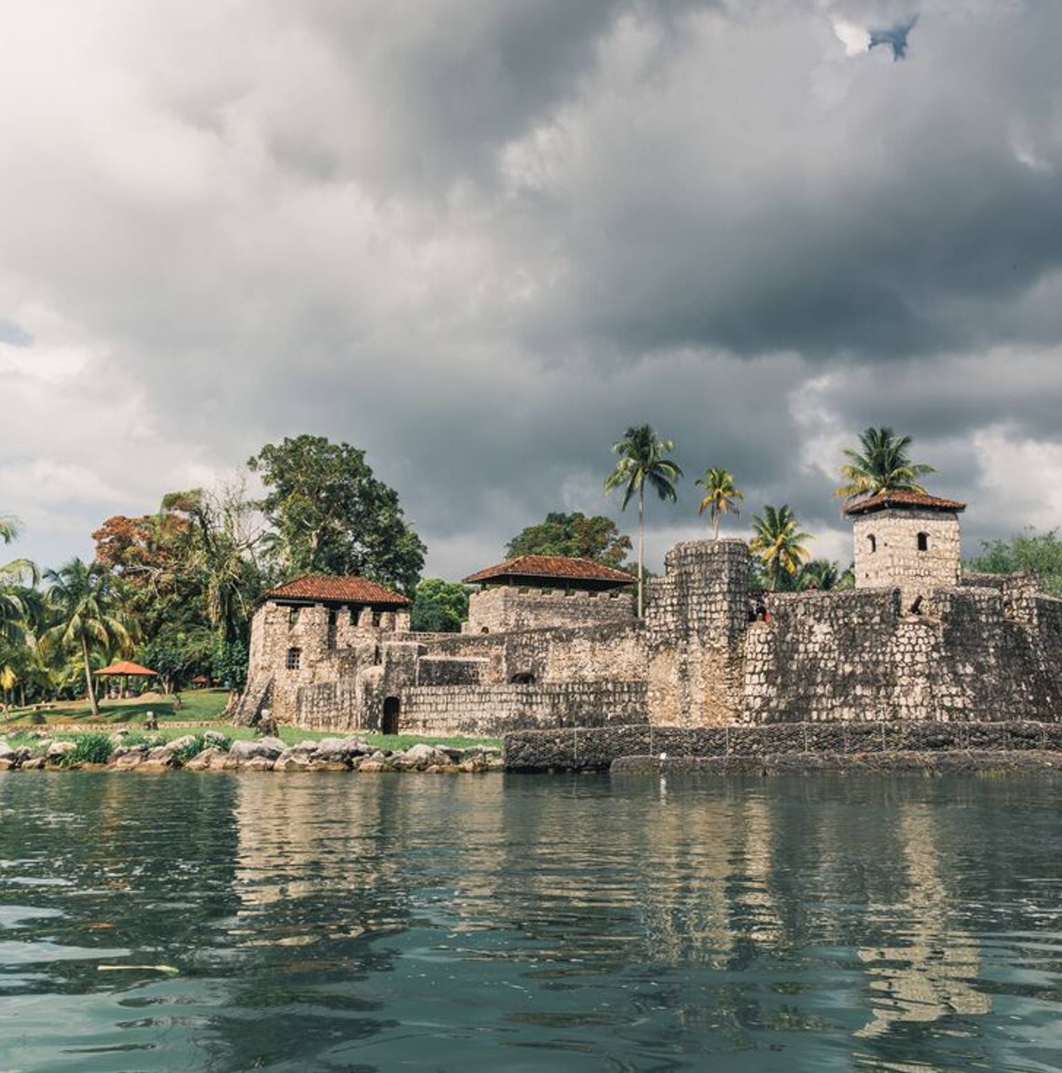 Rio Dulce — Flores