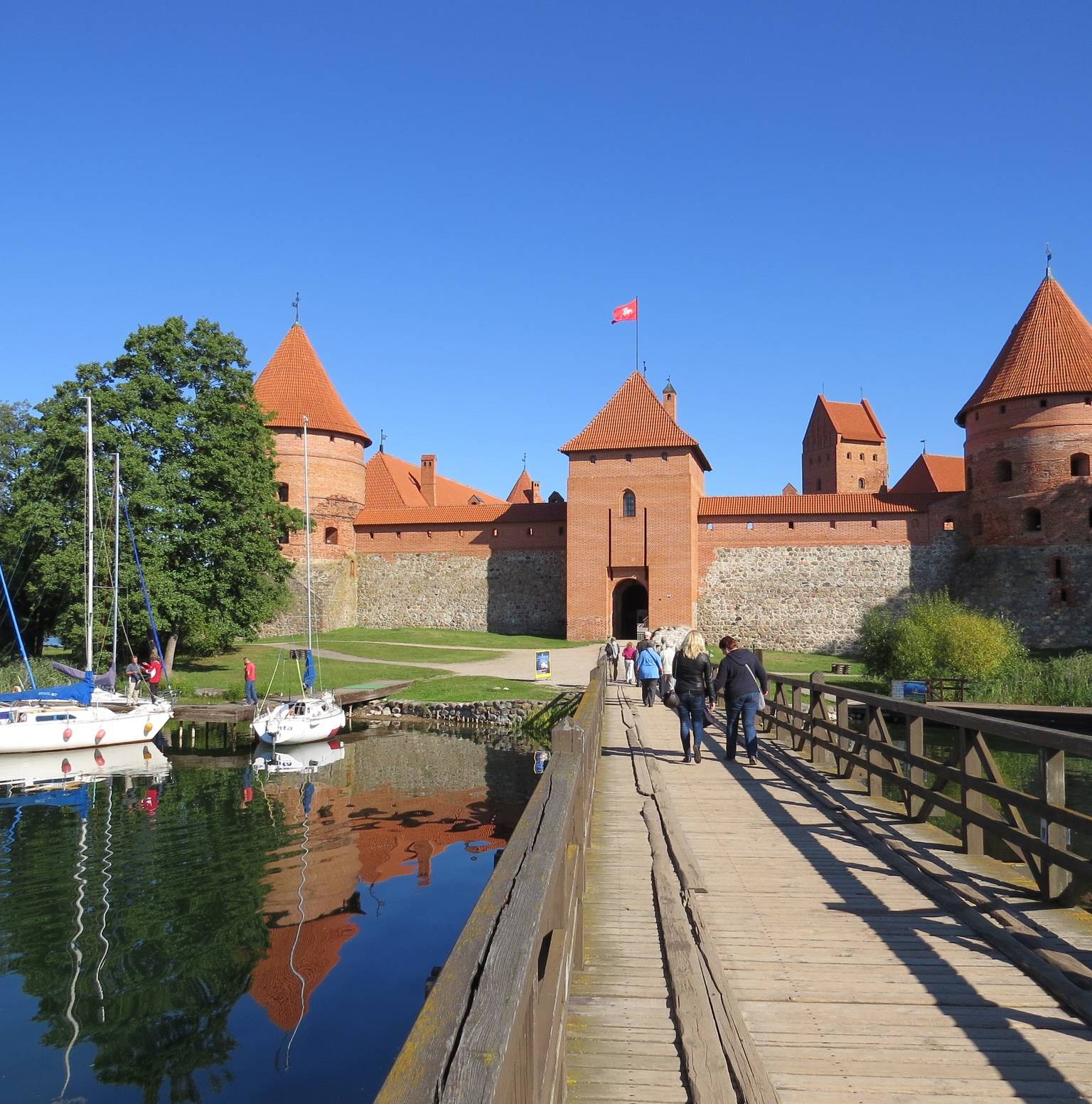 (Lithuania): VILNIUS-TRAKAI Insular Castle-KAUNAS (cycling ~25 km/16 miles, by bus ~115 km) — Kaunas