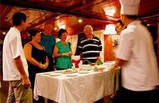 Circuit Le Vietnam intemporel : Voyage à travers Hanoi, la baie d'Halong et Hoi An 12 jours