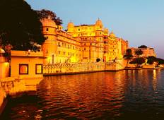 Eine private geführte Luxusreise zu den majestätischen Festungen und Palästen von Udaipur (ab Mumbai mit Flügen) am Wochenende Rundreise