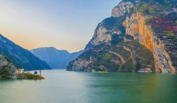 Yangtze River Cruise from Yichang to Chongqing Upstream in 5 Days 4 Nights Tour