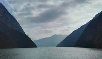 Yangtze River Cruise from Yichang to Chongqing Upstream in 5 Days 4 Nights