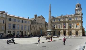 Christmas traditions and santons along the canals of Provence