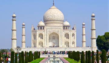 From Mumbai: Overnight Taj Mahal Tour with Round-Trip Flights Tour