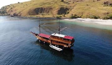 Sailing Trip Komodo Island with Phinisi Boat Tour