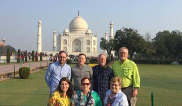 From Mumbai: Overnight Taj Mahal Private Tour with Flight & Hotels Tour
