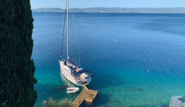 Private Sailing: 3 Islands & 2 Caves Tour