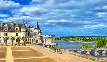 Chateaux Of The Loire Walk Tour