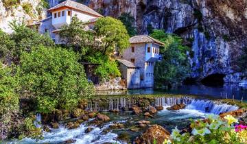 En toute saison, le meilleur de la Bosnie en 3 jours au départ de Korcula. Mostar, Blagaj, Sarajevo, chutes de Kravice, Radimlja, Konjic, Stolac, pyramide de Visoko. Sites de l'UNESCO. Nature. Architecture. Histoire. Cuisine