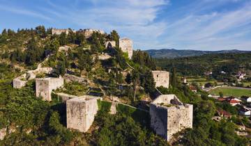 Ontdek de schoonheid van Bosnië in een 4-daagse rondreis alle seizoenen vanuit Dubrovnik. Bezoek Ottomaanse forten, oude orthodoxe kloosters, oude ommuurde steden, Kravica Waterval en Vjetrenica Grot. UNESCO sites. Natuur. Architectuur. Cultuur. Keu…-rondreis