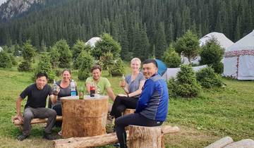 Haz senderismo por las salvajes montañas Tian Shan de Kirguistán