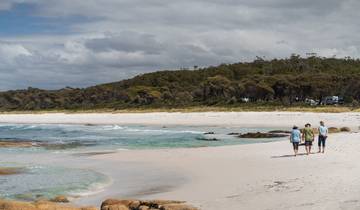 Walk Tasmania's Bay of Fires (5 destinations)