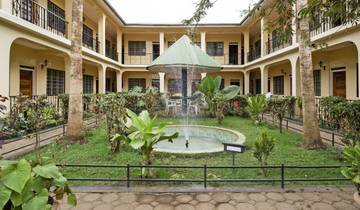 Le mont Meru et le Kilimandjaro