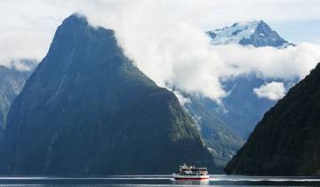 Walk New Zealand\'s Fiordland National Park Tour