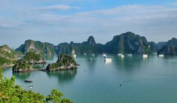 Halong-Bucht mit Mittagessen, Sung Sot Höhle, Titop Insel und Kajakfahren Halbtagesausflug