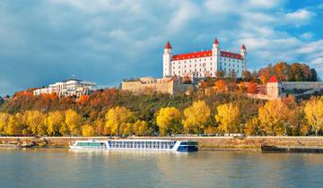 Illuminationen auf der Donau mit Prag (ostgehend)