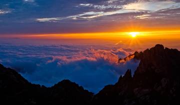 SUNRISE MAGIC AND FAREWELL TO HUANGSHAN