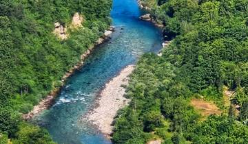 Aventure de rafting sur la rivière Tara des Trois Canyons circuit