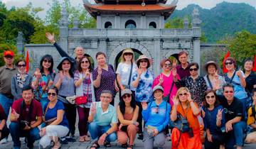 Excursion d\'une journée à Ninh Binh : Promenade en bateau à Tam Coc, grotte de Mua, cyclisme et déjeuner buffet circuit