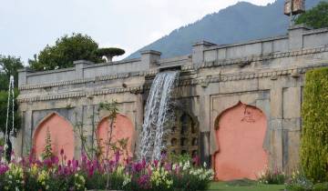 De Cachemira a Ladakh: Casas flotantes y carreteras del Himalaya