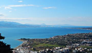 Circuit de 10 jours hors des sentiers battus au départ d'Igoumenitsa. Explorez des destinations grecques étonnantes et moins connues. Profitez de la beauté, de la nature, de l'histoire, de l'architecture, de la culture et de la gastronomie.