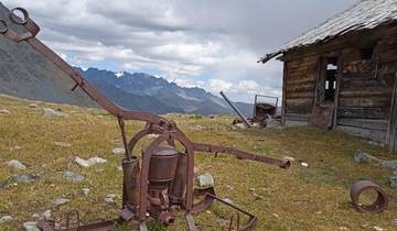 Paardrijden in het nationale park Katon-Karagay in Kazachstan