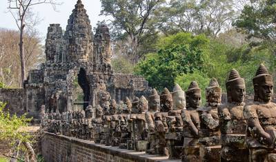メコンデルタからアンコール遺跡、そして帝都へ（港から港へのクルーズ） — 4