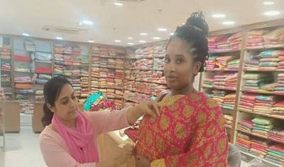 Tour de Compras Privado em Deli com Especialista Local Feminina — 5