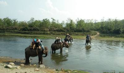 Passeio de Helicóptero ao Everest com Safari na Selva Royal Chitwan — 4