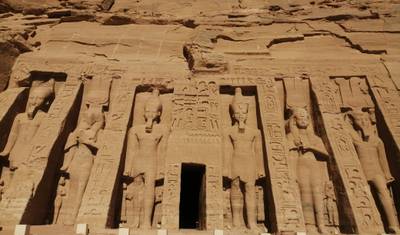 古代エジプト周遊：ルクソール、エドフ、コムオンボ、アスワン、アブシンベルを巡る4日間 — 2