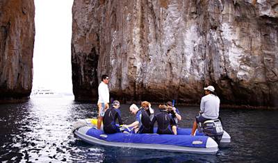 Viagem de um dia para snorkel em Kicker Rock saindo da Ilha de São Cristóvão em Galápagos — 2