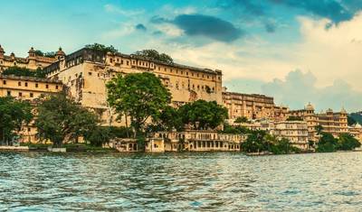 India Tour with Luxury Hotels — 3