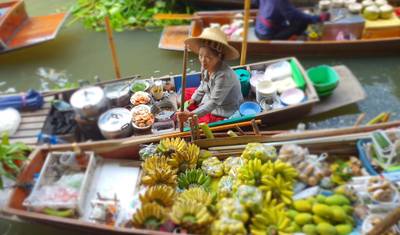 Small Group: Damnoen Floating market & Train market — 3