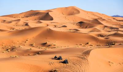 Tour Privado de 4 Dias de Agadir a Marrakech com pernoite em Acampamento de Luxo no Deserto em Erg Chegaga (Tour Privado) — 4