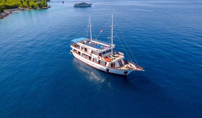 8-day Split Return cruise, Premier boat, 18-35s — 2