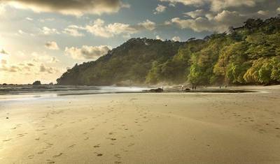 Dreamlike Manuel Antonio Beach, Short Break — 3