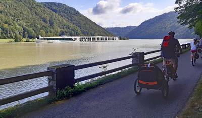 Danube cycle path for families, Schärding – Linz — 2