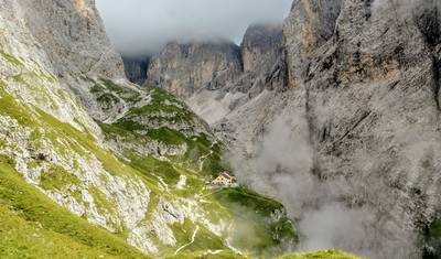 Crossing the Dolomites with Hotel 8 Days — 4