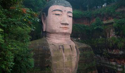 成都発 ジャイアントパンダ繁殖研究基地、楽山大仏、峨眉山を巡る3日間ツアー（車利用） — 3