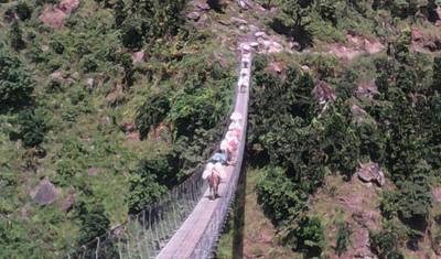 Caminhada Manaslu Larke Pass via Acampamento Base Manaslu com Serviço de Guia de 17 dias — 3