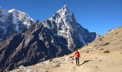 Caminhada Manaslu Larke Pass via Acampamento Base Manaslu com Serviço de Guia de 17 dias — 5