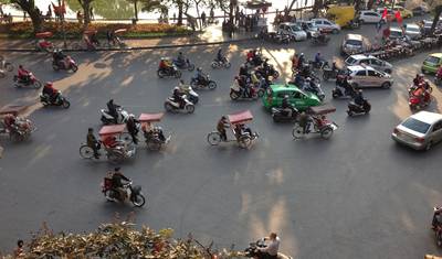 هروب إلى هانوي: الحياة الليلية، أجواء المدينة وزاوية بيا هوي — 3