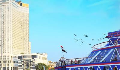 رحلة عشاء نايل كريستال في القاهرة: أمسية من الطعام والرقص والمناظر الخلابة — 5