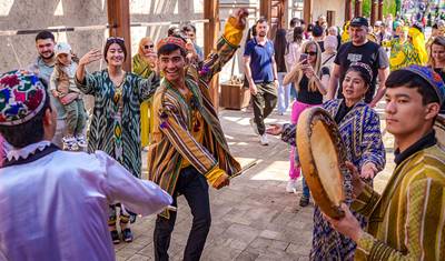 Viagem Familiar de 6 Dias ao Uzbequistão, Personalizada, Partidas Diárias e Guia e Motorista Privados — 2